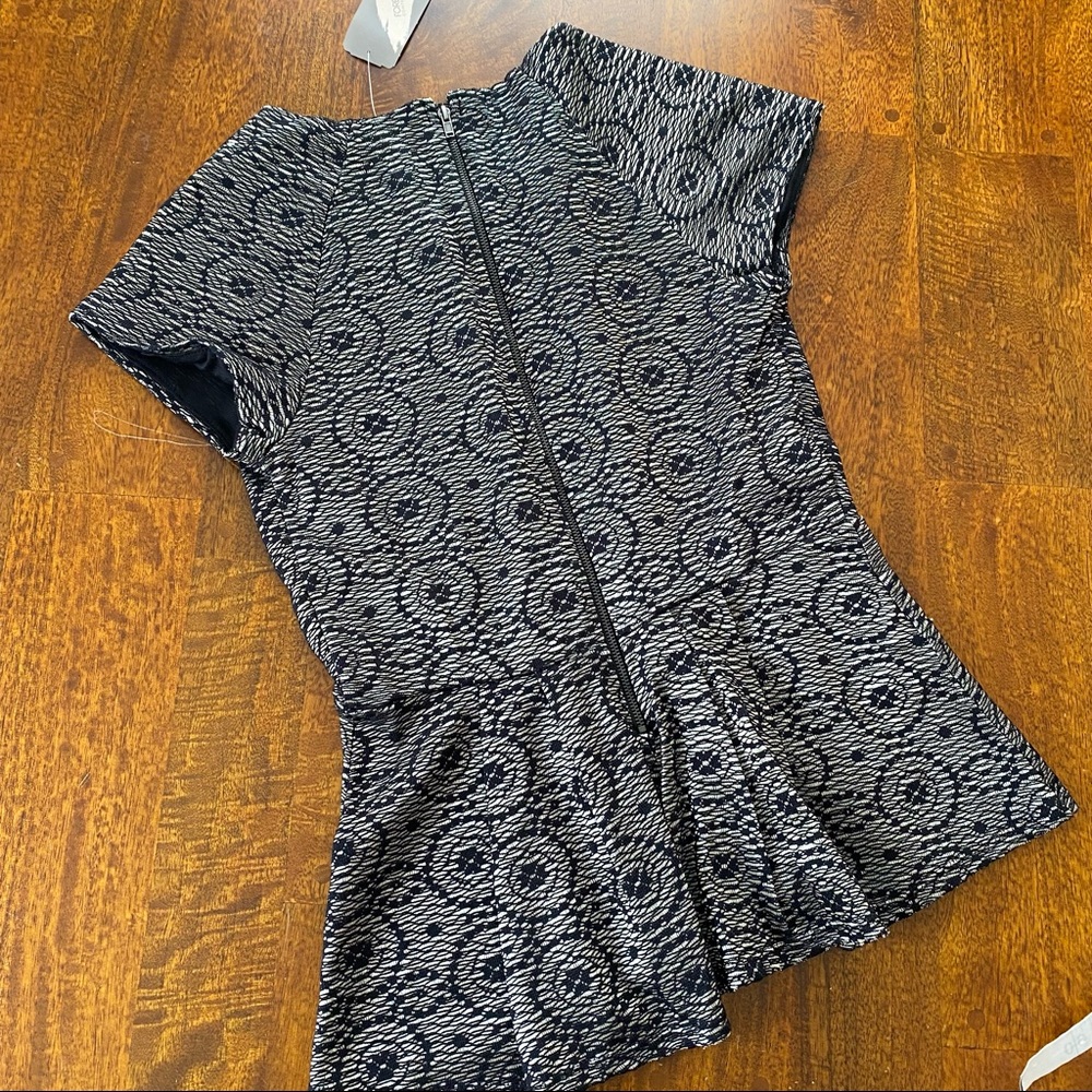 F21 Contemporary Peplum Top - Picture 5 of 6